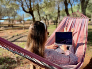 Homeoffice in der Hängematte